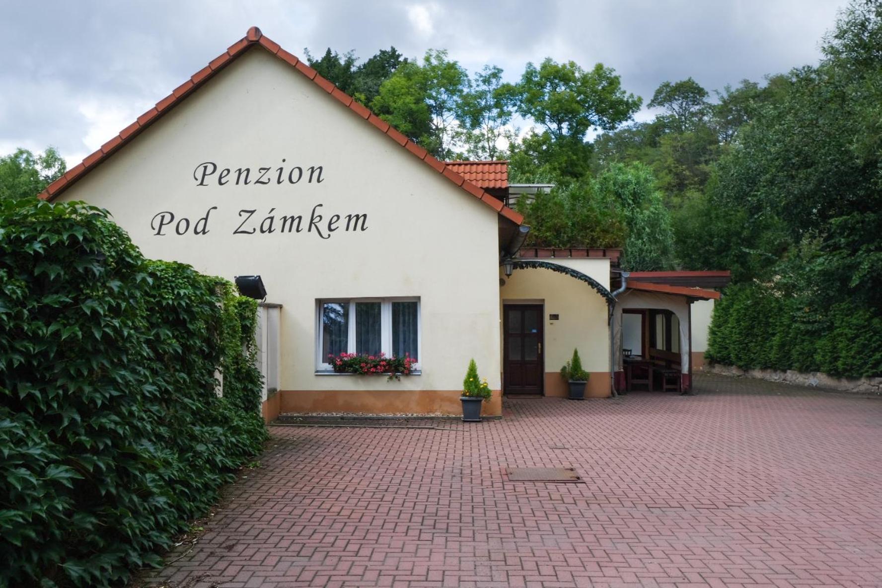 Penzion Pod Zamkem Prŭhonice Luaran gambar